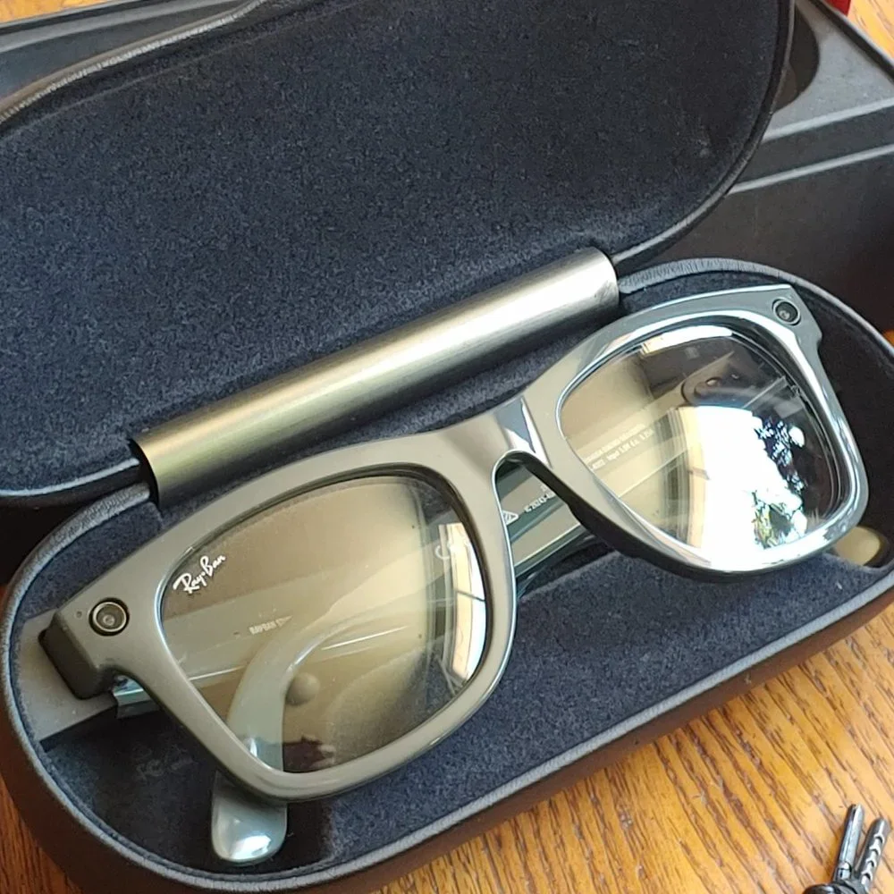 Ray-Ban Stories Video/Smart Glasses